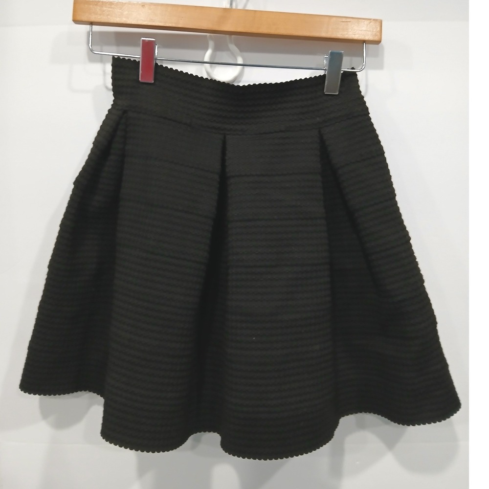 Devlin Black Textured Pleated Skater Skirt Zipper Womens‎ Size S Back Zipper
